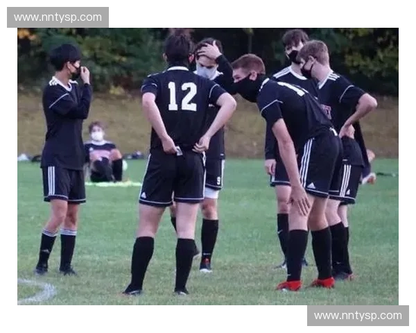 深入探讨美国高中足球联赛发展趋势与校园体育文化建设影响力研究